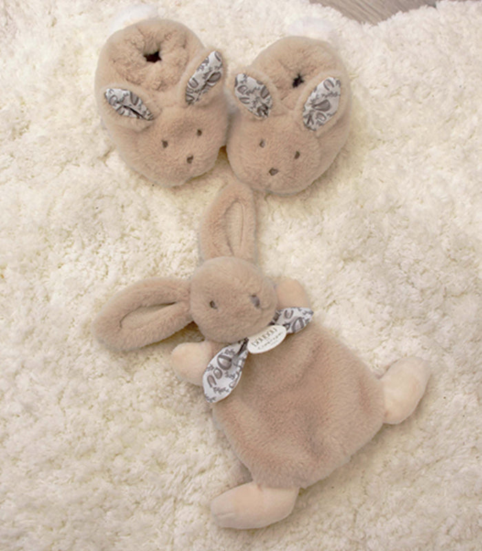 Doudou Et Compagnie La Garantie Gift Set Comforter & Slippers (0-6m) Beige