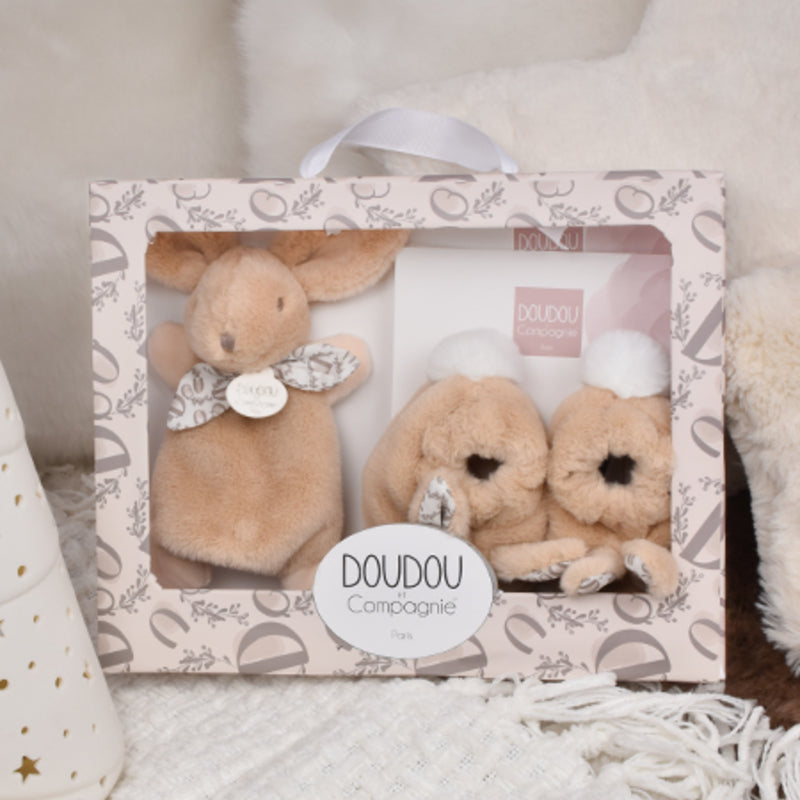 Doudou Et Compagnie La Garantie Gift Set Comforter & Slippers (0-6m) Beige