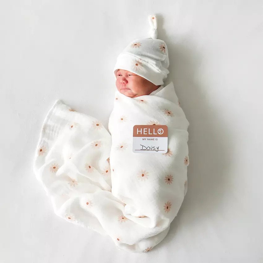 Lulujo Hello World (Bamboo Hat & Swaddle Blanket) Set Daisies