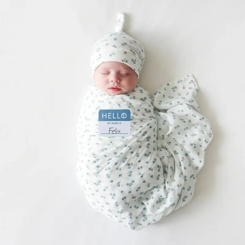 Lulujo Hello World Muslin Swaddle Blanket & Hat Set (0-4M) Blueberries
