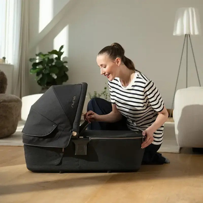 Nuna LYTL Carry Cot & Rain Cover Caviar
