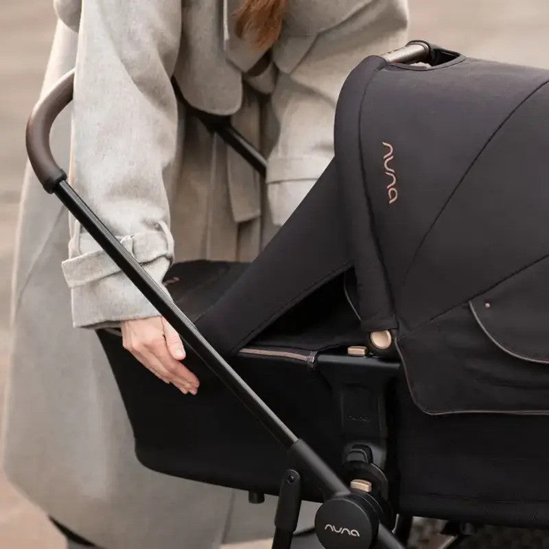 Nuna LYTL Carry Cot & Rain Cover Caviar