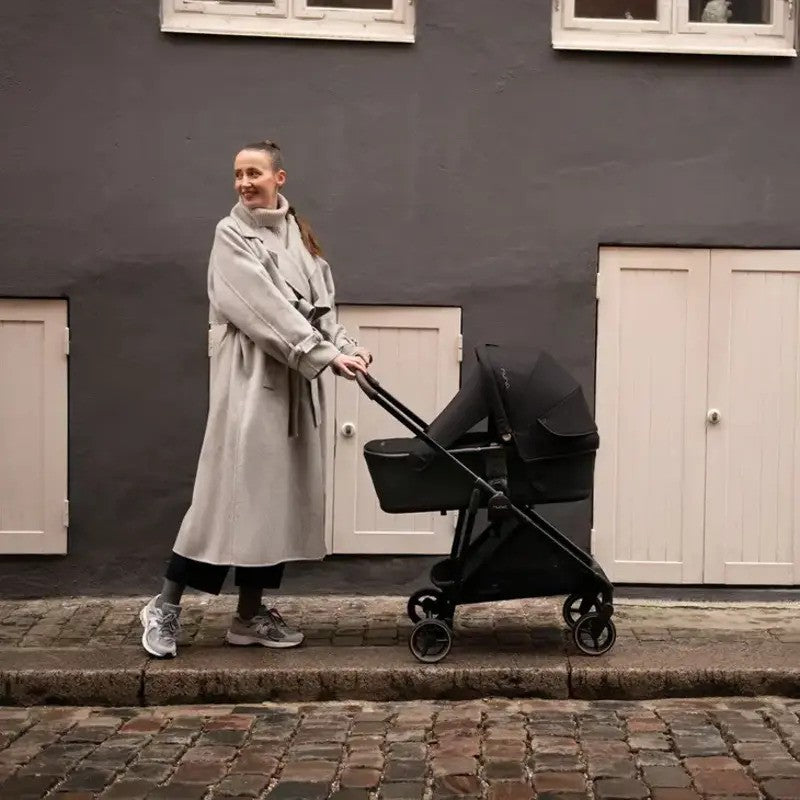 Nuna LYTL Carry Cot & Rain Cover Caviar