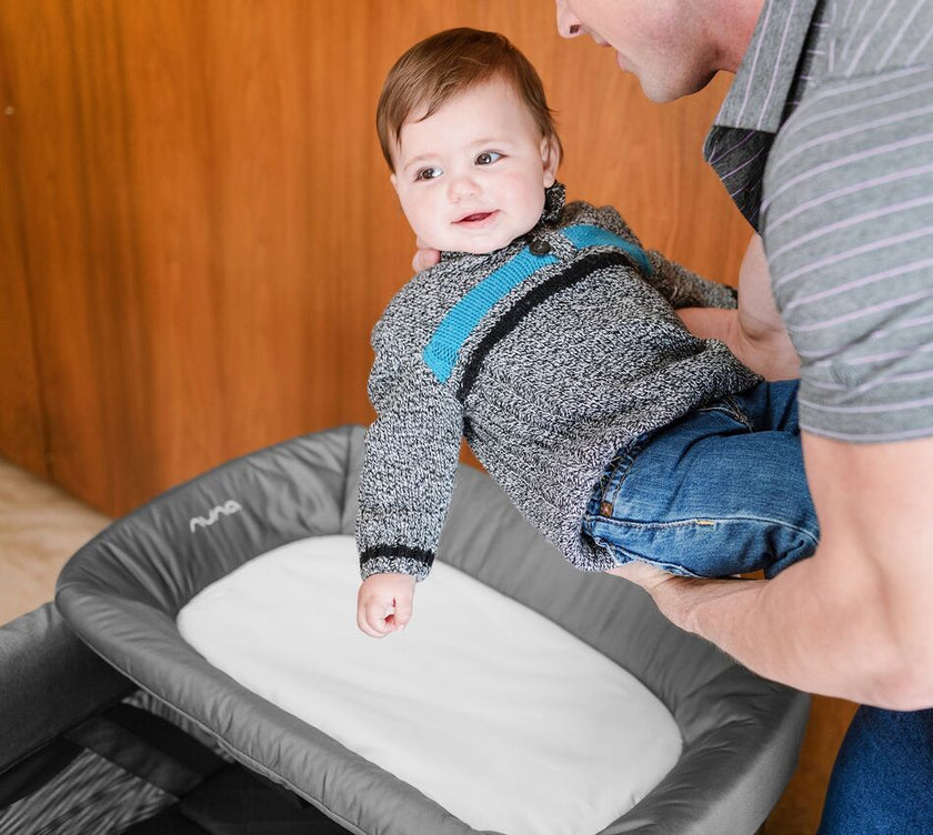 Nuna Sena™ Playard With Changer & Travel Bag Graphite