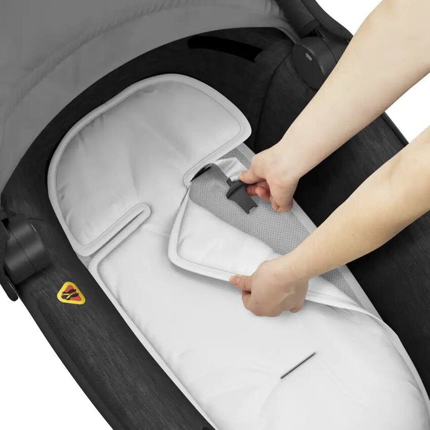 Maxi Cosi Jade Carrycot Nomad Black – fivelittleduck