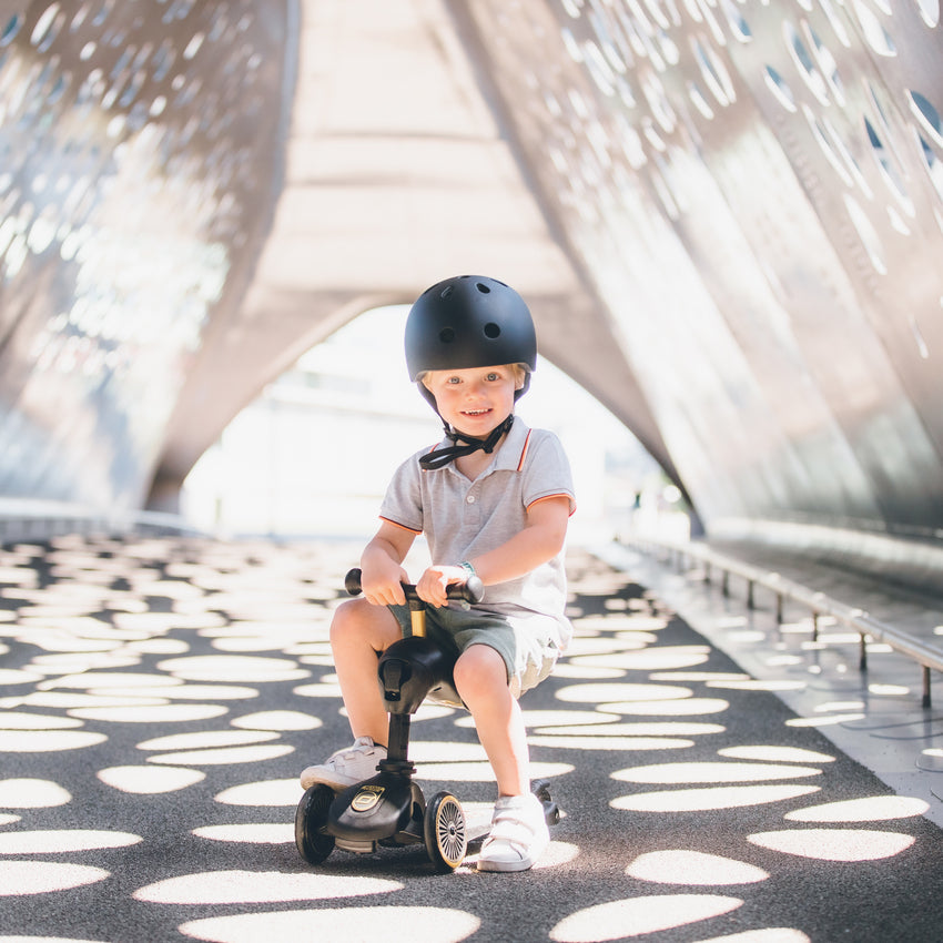 Scoot & Ride Kid Helmet S-M - Black/Gold